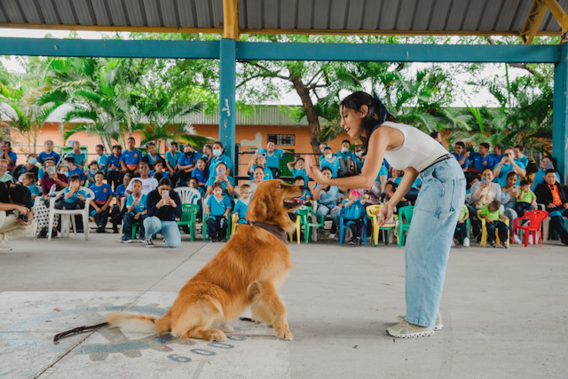 Tía y Sonrisas con Cola llenan de alegría al Hospital Roberto Gilbert