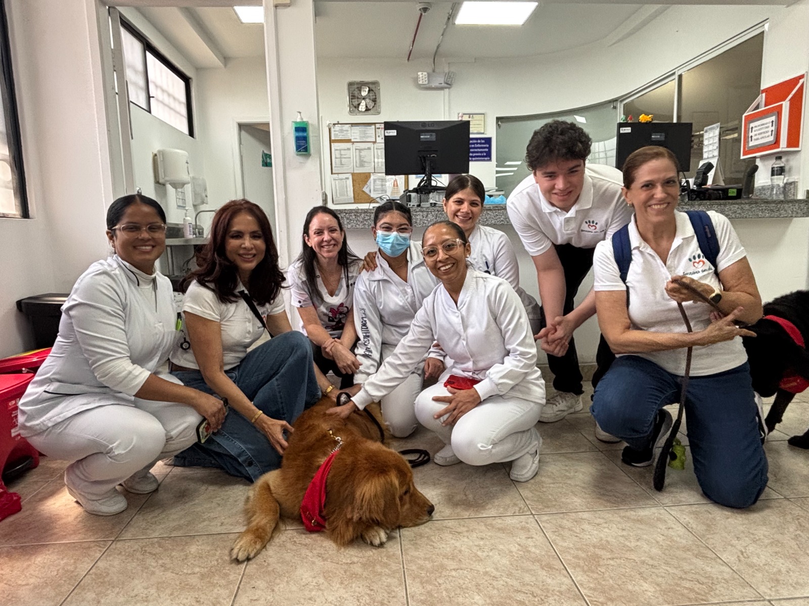 Sonrisas con Cola llevó amor, esperanza y compañía al Hospital SOLCA Guayaquil por el Día del Niño
