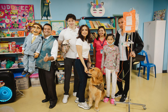 Sonrisas con Cola llevó huellitas que sanan al Hospital Roberto Gilbert